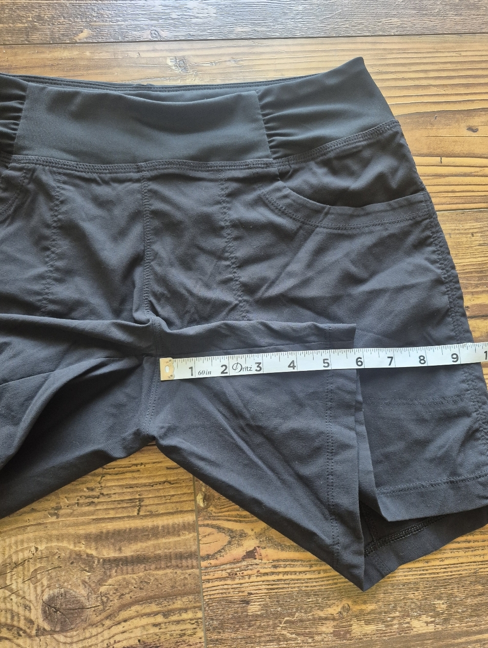 Mountain Hardwear Womens Black Hiking Shorts Size Medium - Picture 5 of 6